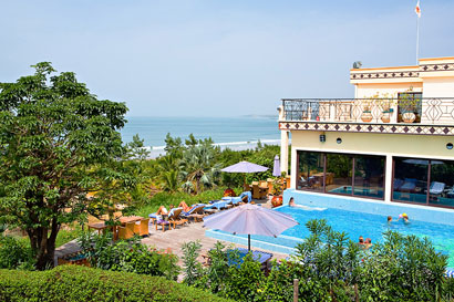 Piscine panoramique à débordement